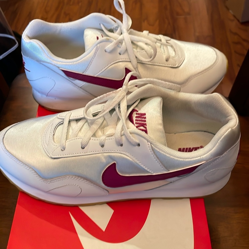 Women Nike Outburst